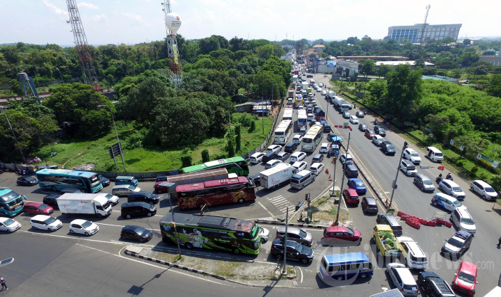 Cikopo Macet Imbas One Way Tol Cikampek