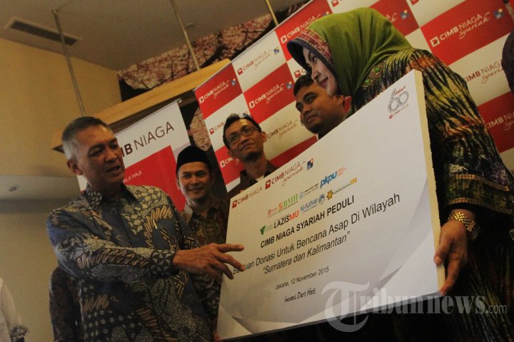 CIMB Niaga Serahkan Bantuan untuk Korban Asap