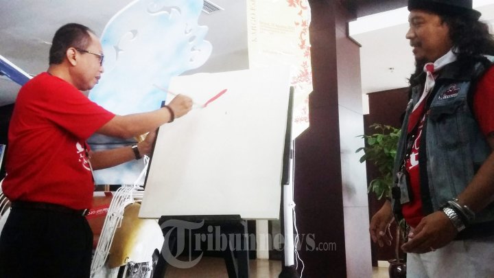 Coretan Priyo Utomo Buka Pameran Lukisan Kargo