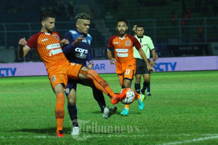 Cristian Gonzales Dibayangi Jade Noureddin