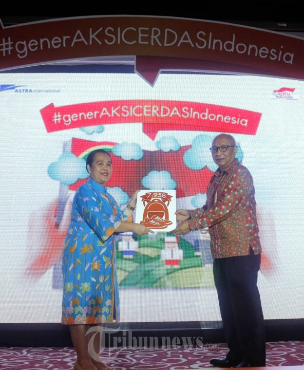CSR Astra International Bantu 7958 Tas Siswa Mentawai