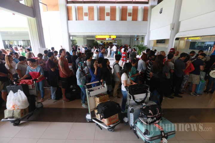 Dampak Erupsi Gunung Barujari di Bandara Ngurah Rai