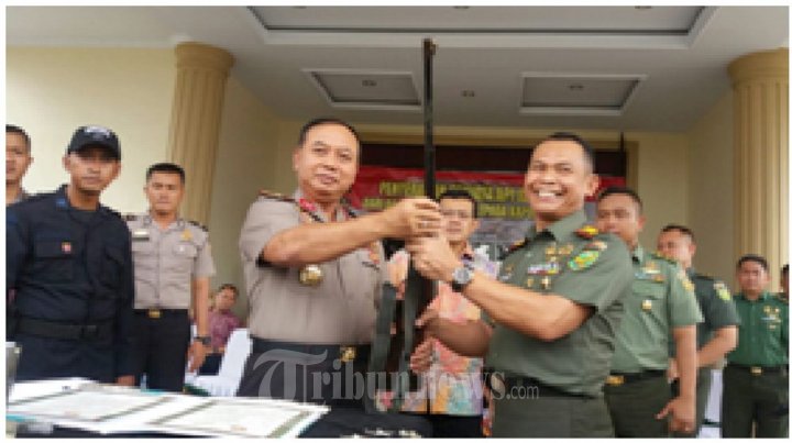 Danrem 042/Gapu Serahkan 219 Senjata Api ke Polda Jambi