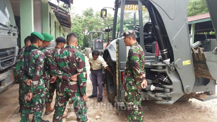 Dansatgas Konga XXXVII-C/Minusca Tinjau Perawatan Alat Berat