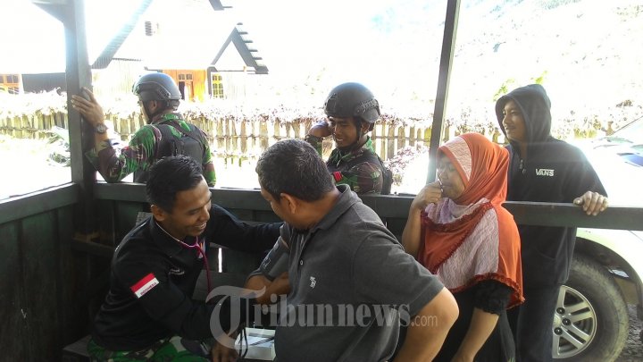 Dansatgas Yonif 509/Kostrad Adakan Pengobatan Gratis Masyarakat