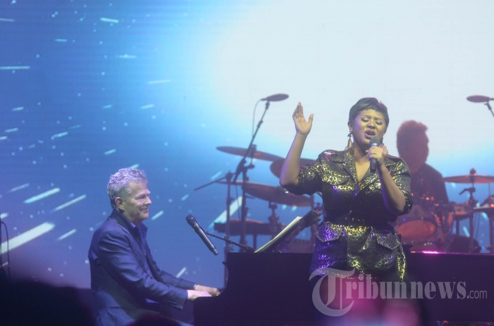 David Foster & Friends di Dyandra Convention Center
