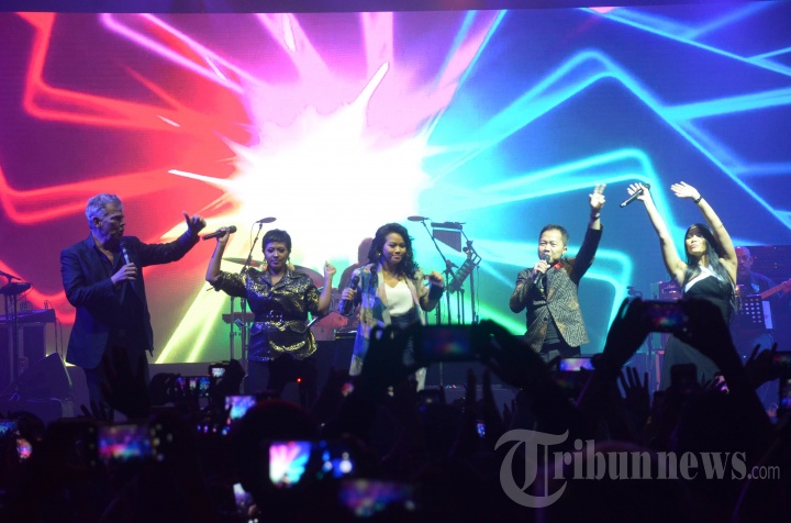 David Foster & Friends di Dyandra Convention Center