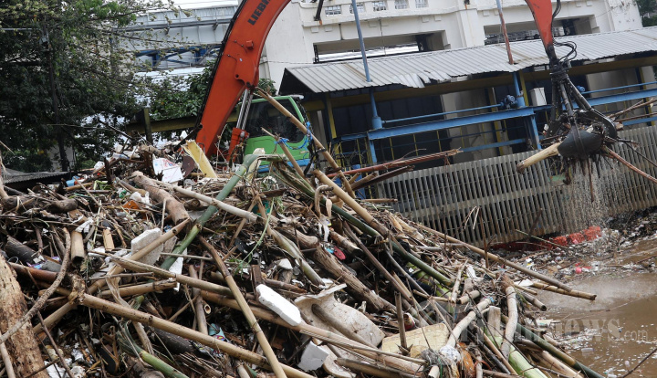 Debit Air Siaga 3 di Pintu Air Manggarai