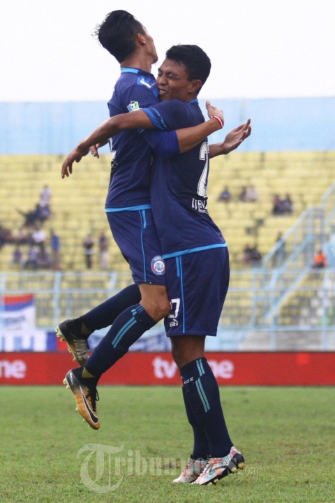 Dedik Setiawan Lakukan Selebrasi