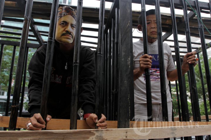 Demo Adili Setya Novanto dan Riza Chalid
