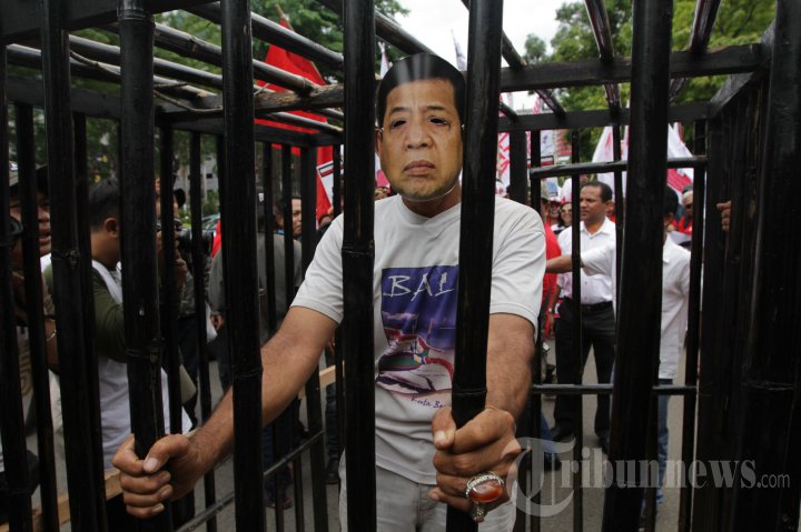Demo Adili Setya Novanto dan Riza Chalid