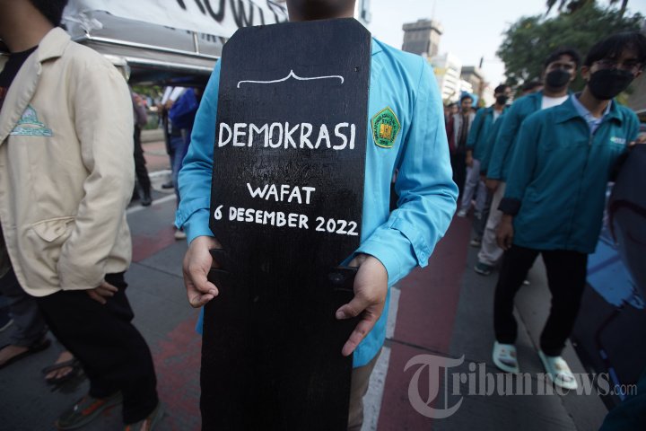 Demo BEM SI Tolak Pengesahan UU KUHP