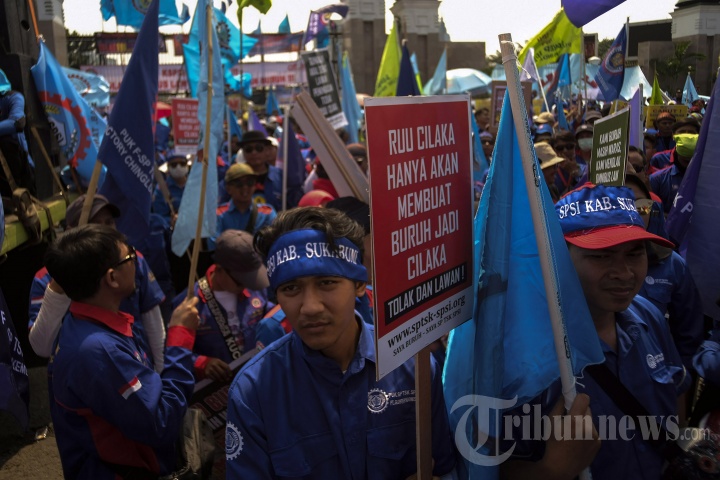 Demo Buruh Di Depan MPR