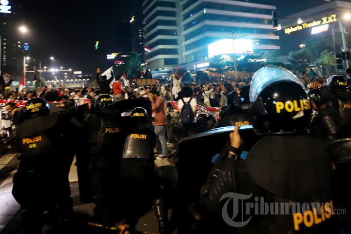 Demo Depan Bawaslu Rusuh