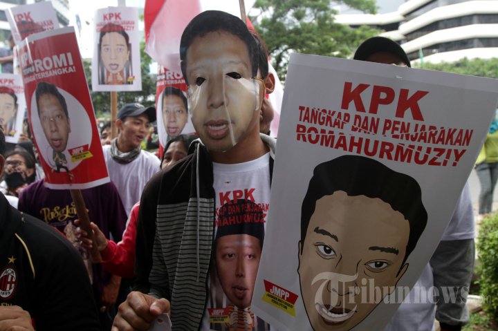 Demo Desak KPK Periksa Romahurmuziy