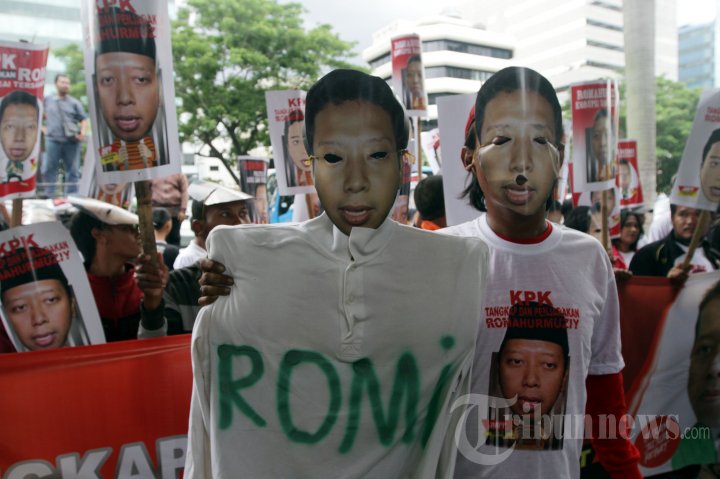 Demo Desak KPK Periksa Romahurmuziy