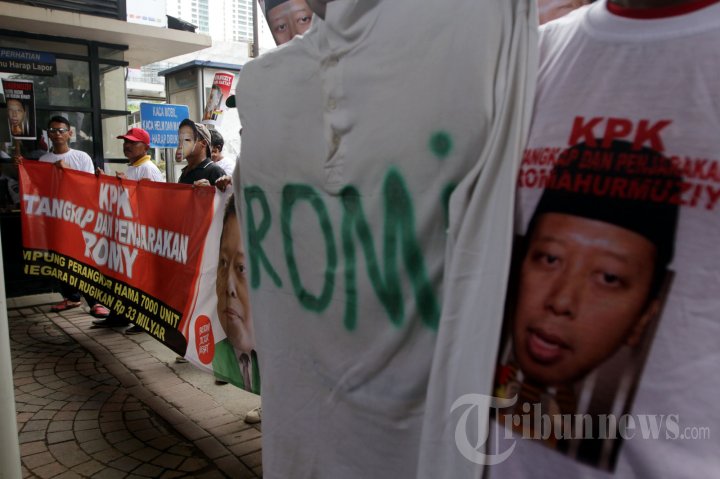 Demo Desak KPK Periksa Romahurmuziy