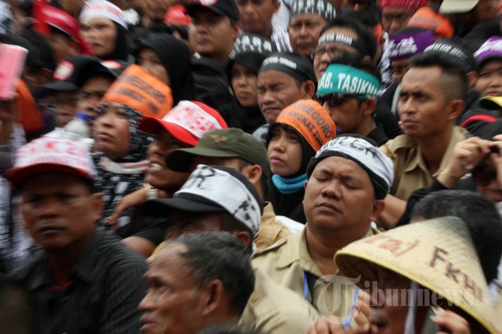 Demo Guru Honorer Di Istana Merdeka