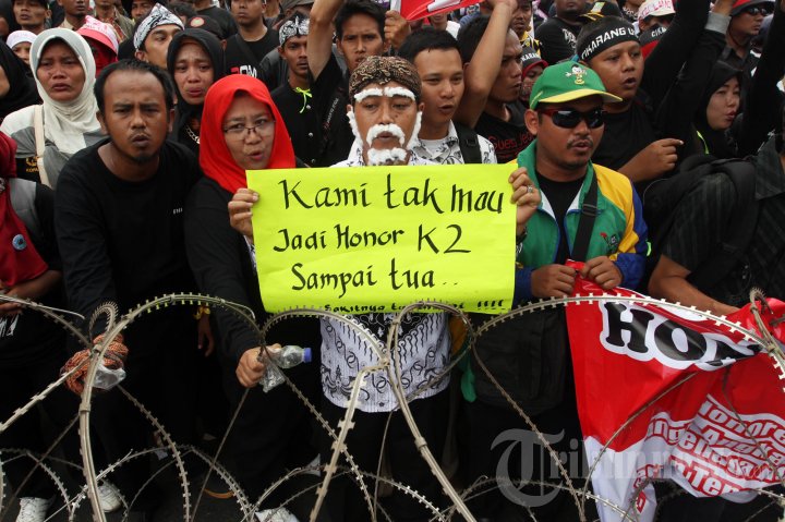 Demo Guru Honorer Di Istana Merdeka