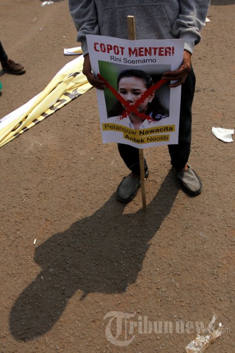 Demo HMI Desak Jokowi Copot Menteri BUMN dan ESDM