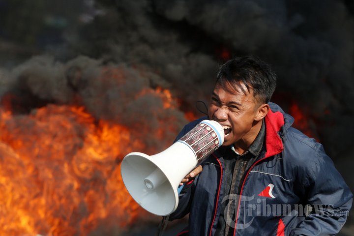 Demo HMI Gowa Berujung Bentrok dengan Aparat
