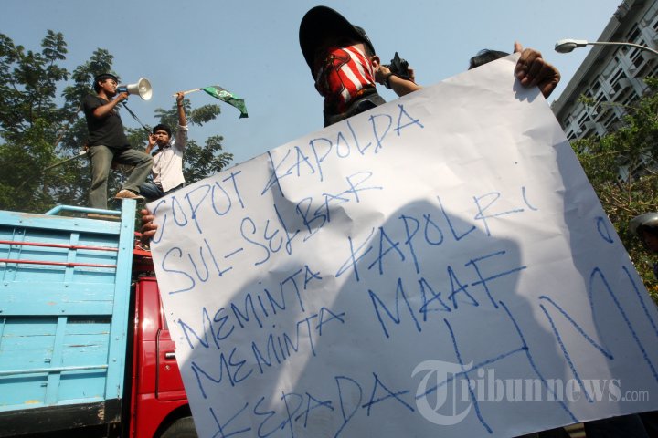 Demo HMI Gowa Berujung Bentrok dengan Aparat