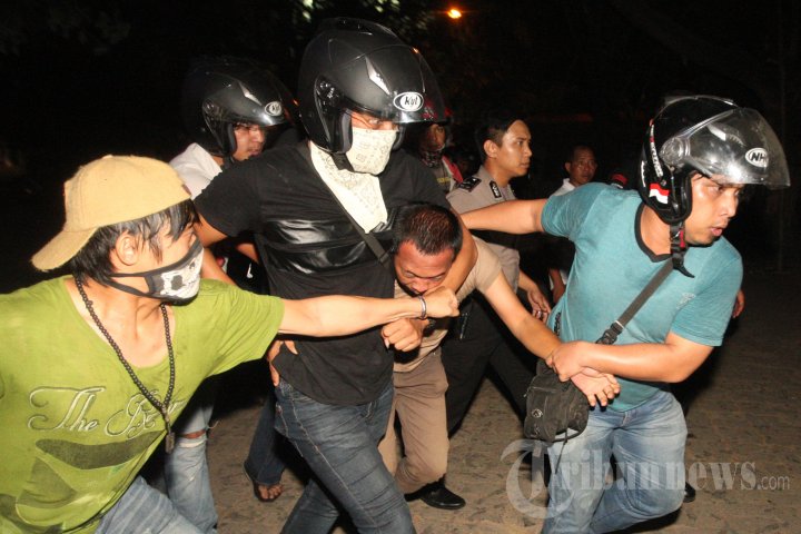 Demo HMI Gowa Berujung Bentrok dengan Aparat