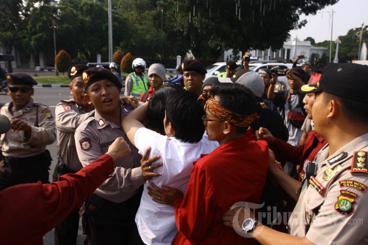 Demo Mahasiswa Cabut Mandat Jokowi-JK