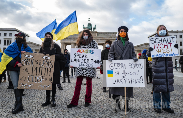 Demo Mengecam Konflik Rusia-Ukraina