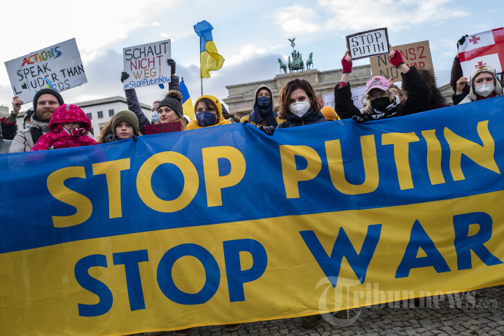 Demo Mengecam Konflik Rusia-Ukraina