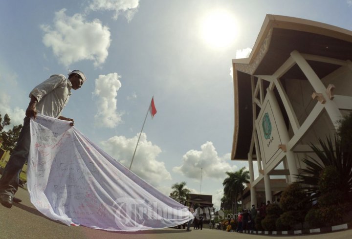 Demo Menolak Kembalinya Anggota Eks Gafatar di Pontianak