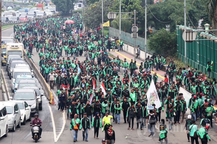 Demo Ojek Online di DPR-MPR