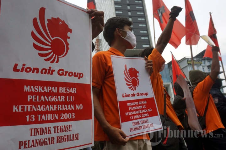 Demo Pekerja Outsourcing Lion Air