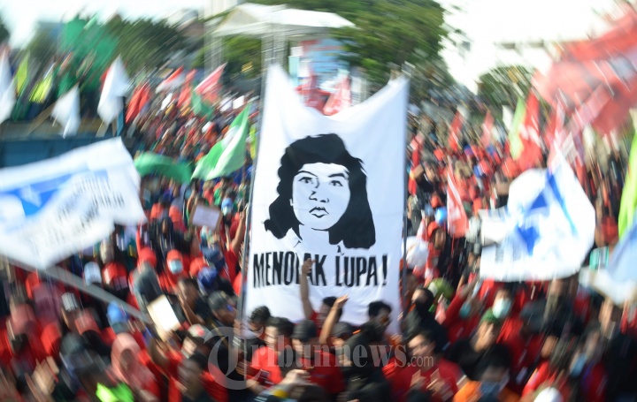 Demo Peringati Hari Buruh di Surabaya