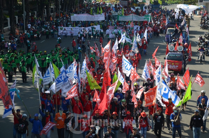 Demo Peringati Hari Buruh di Surabaya