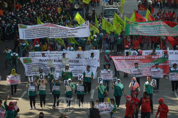 Demo Peringati Hari Buruh di Surabaya