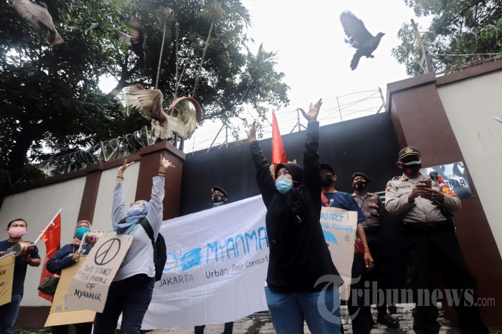 Demo Solidaritas Mengecam Kudeta Militer di Myanmar