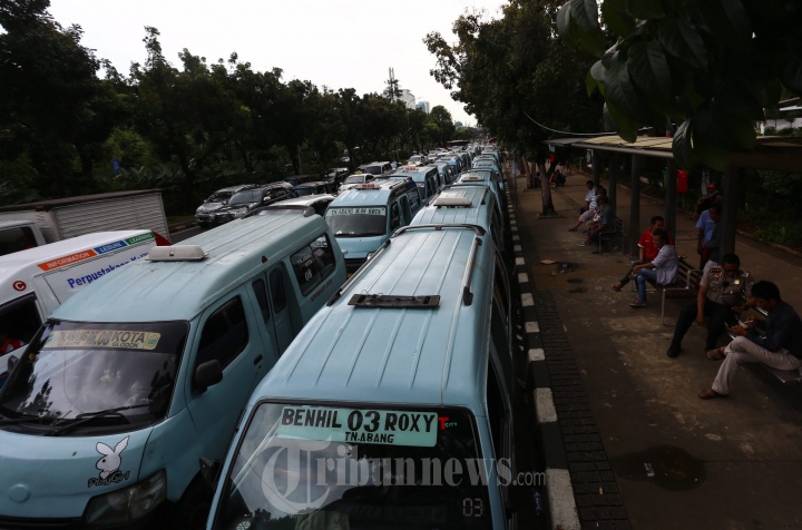 Demo Sopir Angkot Tanah Abang