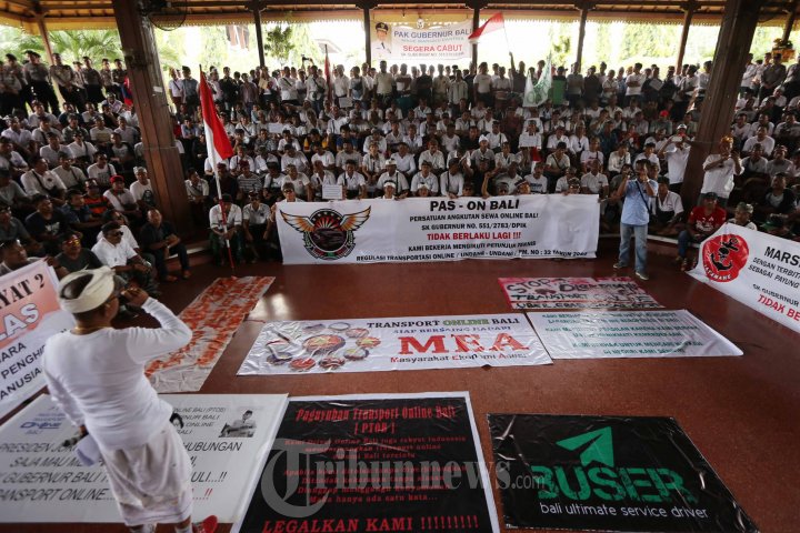 Demo Supir Taksi Online Bali