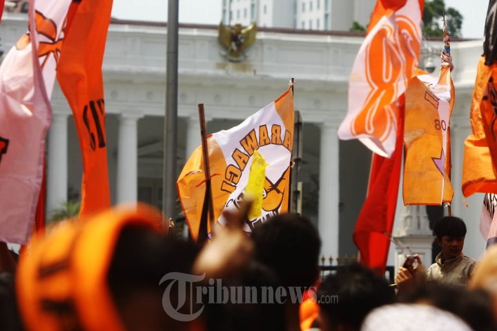 Demo The Jakmania di Istana Merdeka