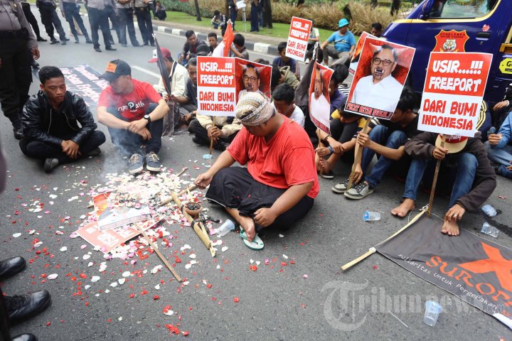 Demo Tolak Freeport