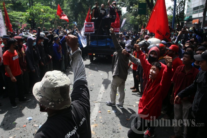 Demo Tolak UU Cipta Kerja di Medan Berujung Rusuh
