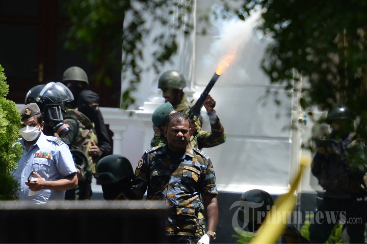 Demonstran Serbu Kantor Perdana Menteri Sri Lanka