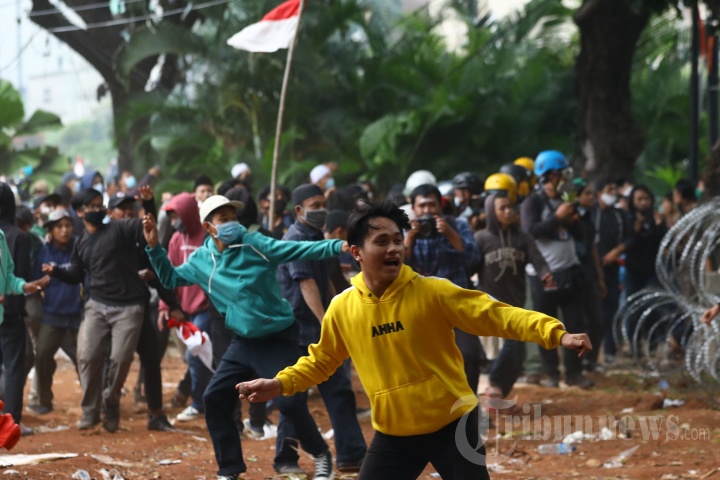 Demonstrasi UU Cipta Kerja Berakhir Ricuh