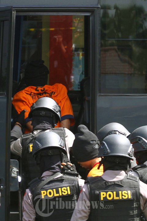 Densus 88 Kawal Terduga Teroris Dipindah ke-Jakarta