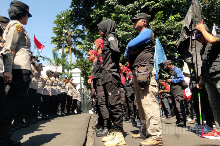 Desak Pj Gubernur Jabar Terbitkan SK Upah Pekerja di Atas Satu Tahun