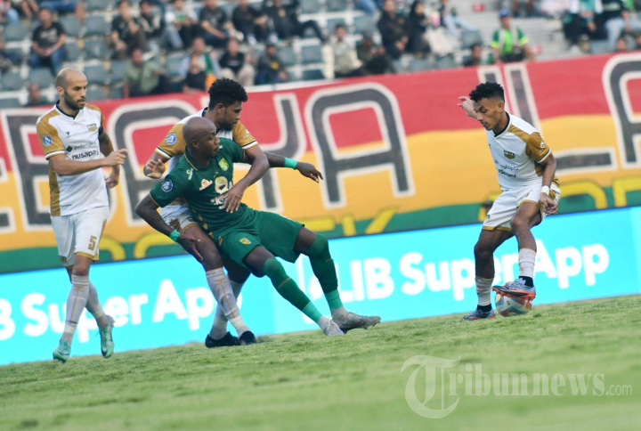 Dewa United Kalahkan Persebaya di Stadion Gelora Bung Tomo