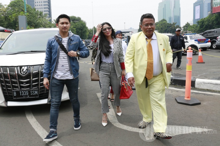Dewi Perssik Laporkan Keponakan ke Polda Metro Jaya