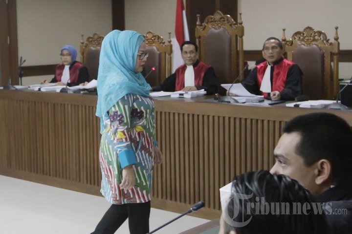 Dewie Yasin Limpo Jalani Sidang Lanjutan