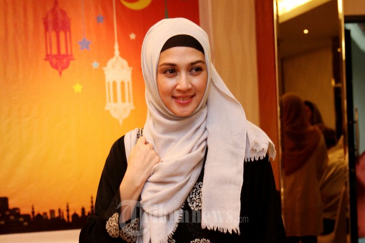 Dina Lorenza Bukber Anak Yatim Piatu